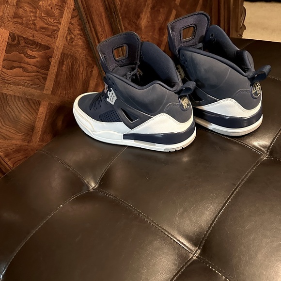 Jordan’s - Picture 3 of 3